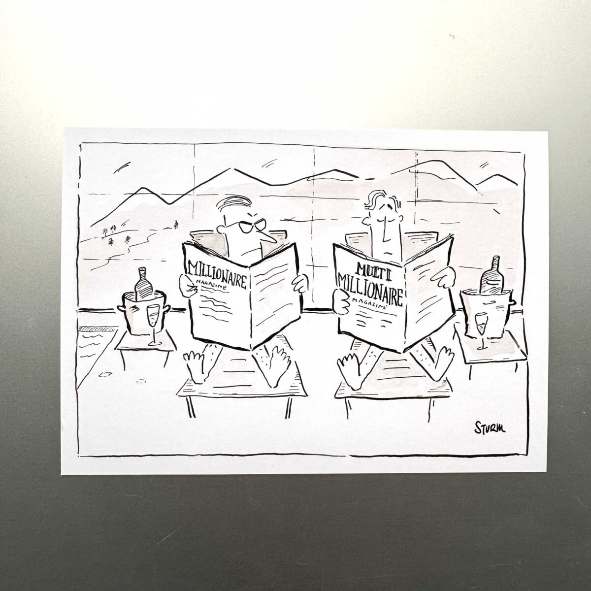 Postkarte mit Cartoon von Philipp Sturm, quadratisch, Titel: Multimilionär