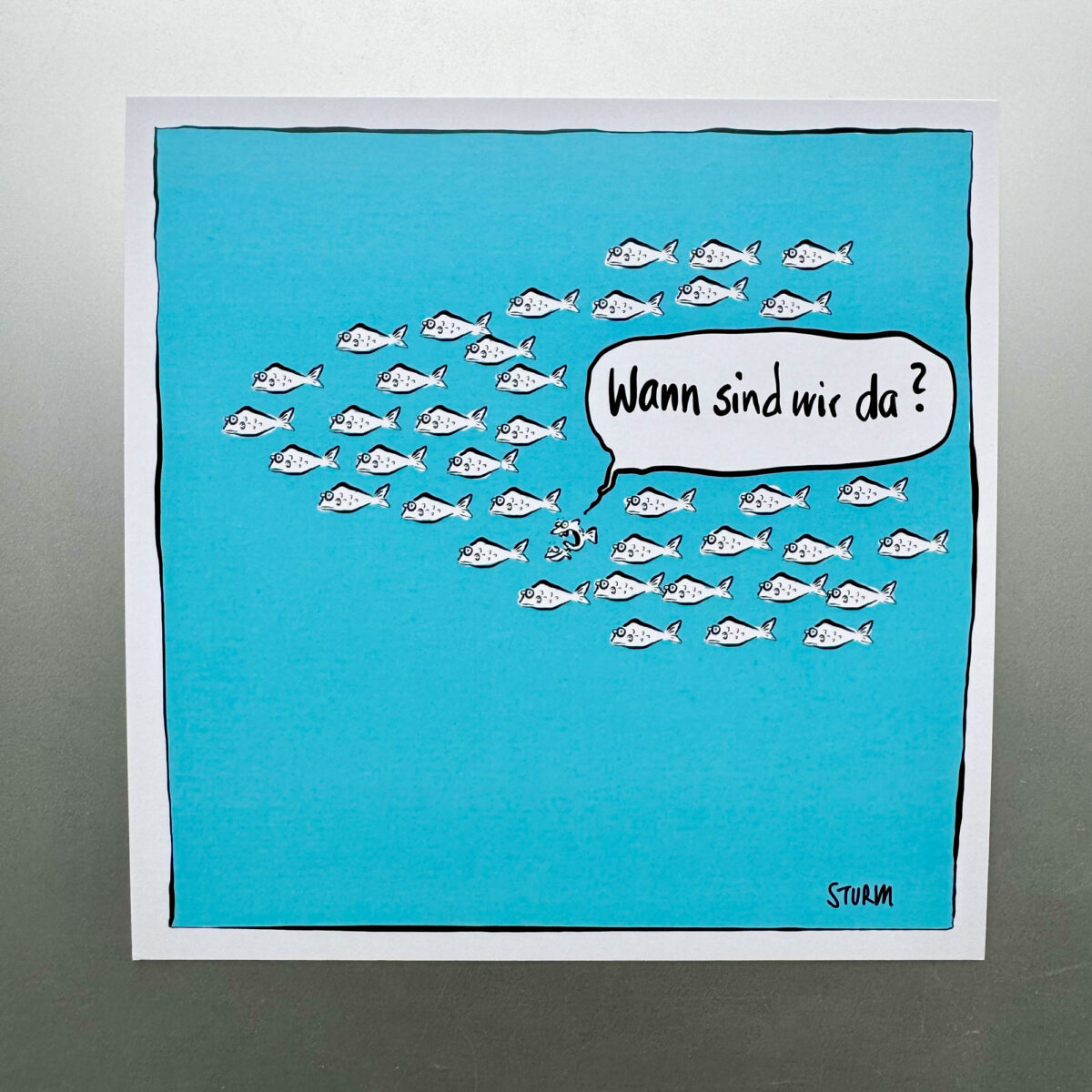 Postkarte mit Cartoon von Philipp Sturm, quadratisch, Titel: Wann sind wir da?