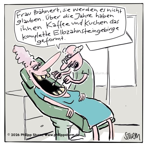 Zahnarzt untersucht eine Seniorin mit weit geöffnetem Mund voller Zahnstein – Cartoon von Philipp Sturm