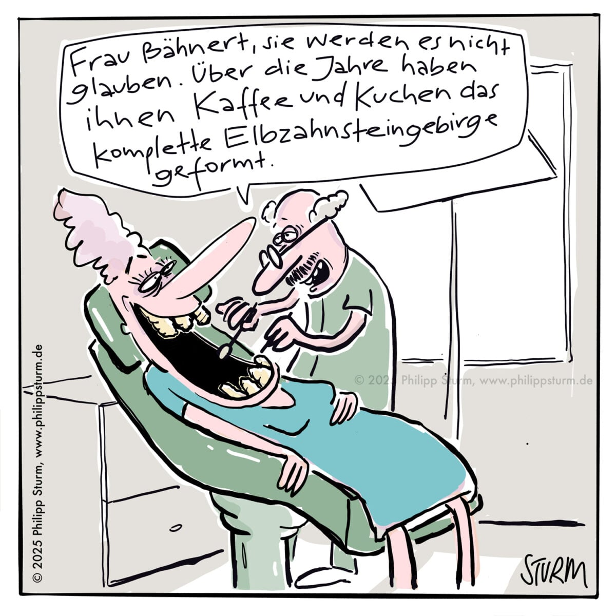 Zahnarzt untersucht eine Seniorin mit weit geöffnetem Mund voller Zahnstein – Cartoon von Philipp Sturm