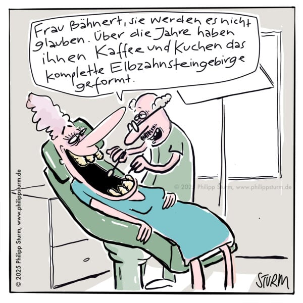 Zahnarzt untersucht eine Seniorin mit weit geöffnetem Mund voller Zahnstein – Cartoon von Philipp Sturm