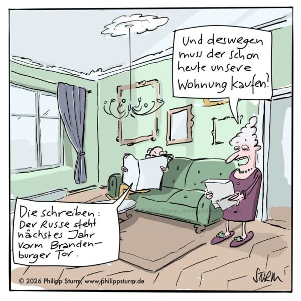 Älteres Paar im Wohnzimmer: Er liest Zeitung, sie hält empört ein Schreiben in der Hand – Cartoon von Philipp Sturm